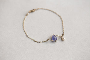 incredibly original eye and tear bracelet, made of 9 carat gold, tanzanite and freshwater pearl
