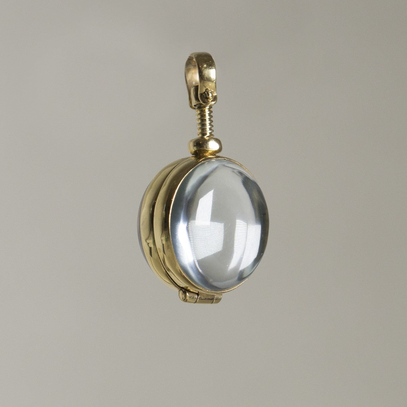 everything about this locket screams gorgeous - the playfulness of the design, the elegant look and its fantastic history 