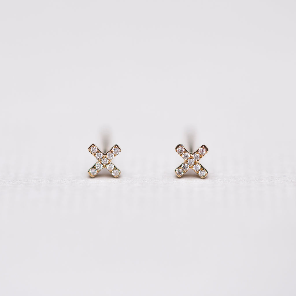 Yellow Gold Kiss Stud Earrings with Diamonds