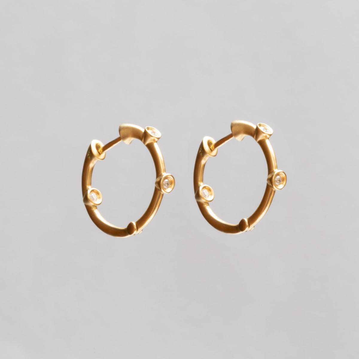 Cono Small Huggie Hoop Earrings