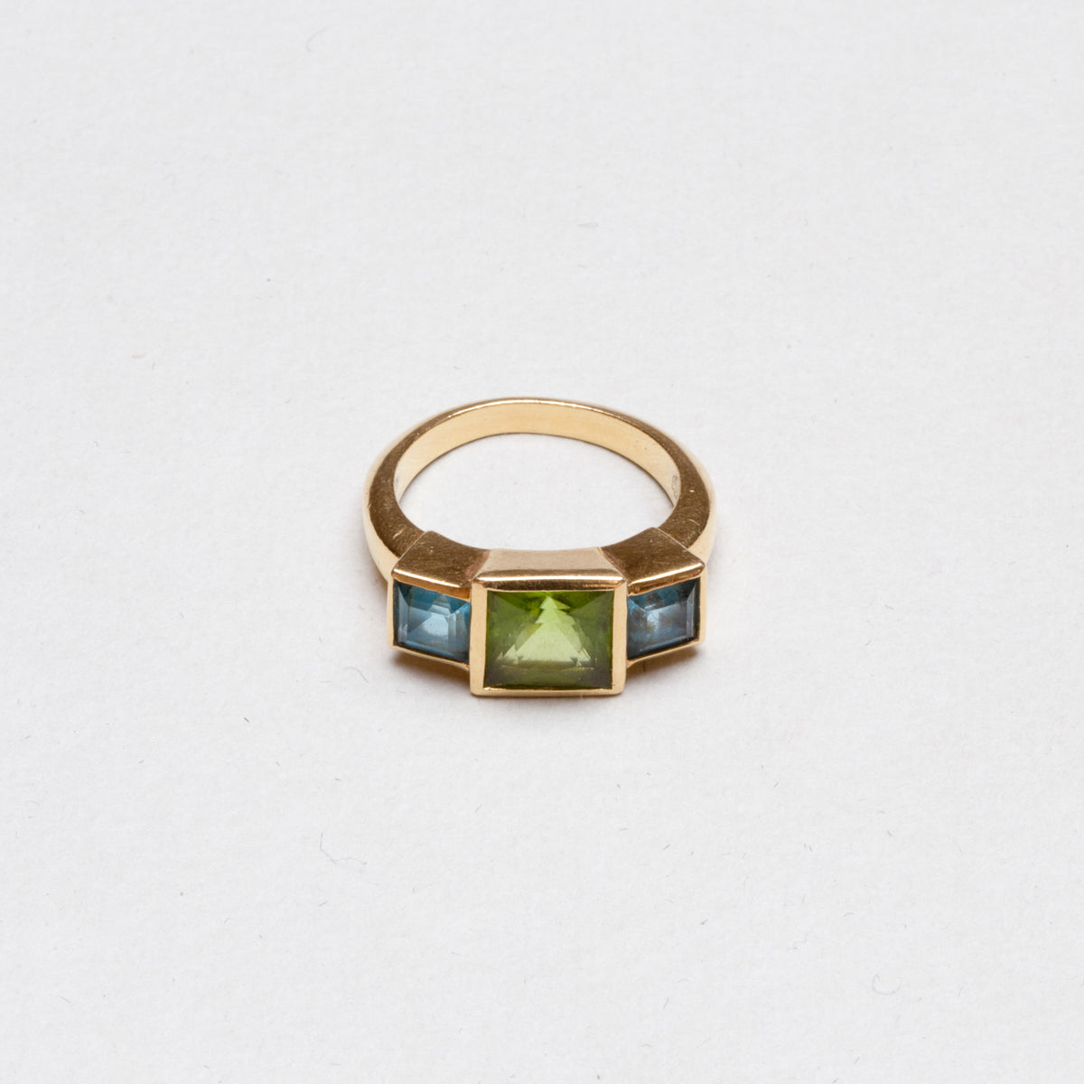 Vintage 18ct Gold Ring with Peridot and Blue Topaz