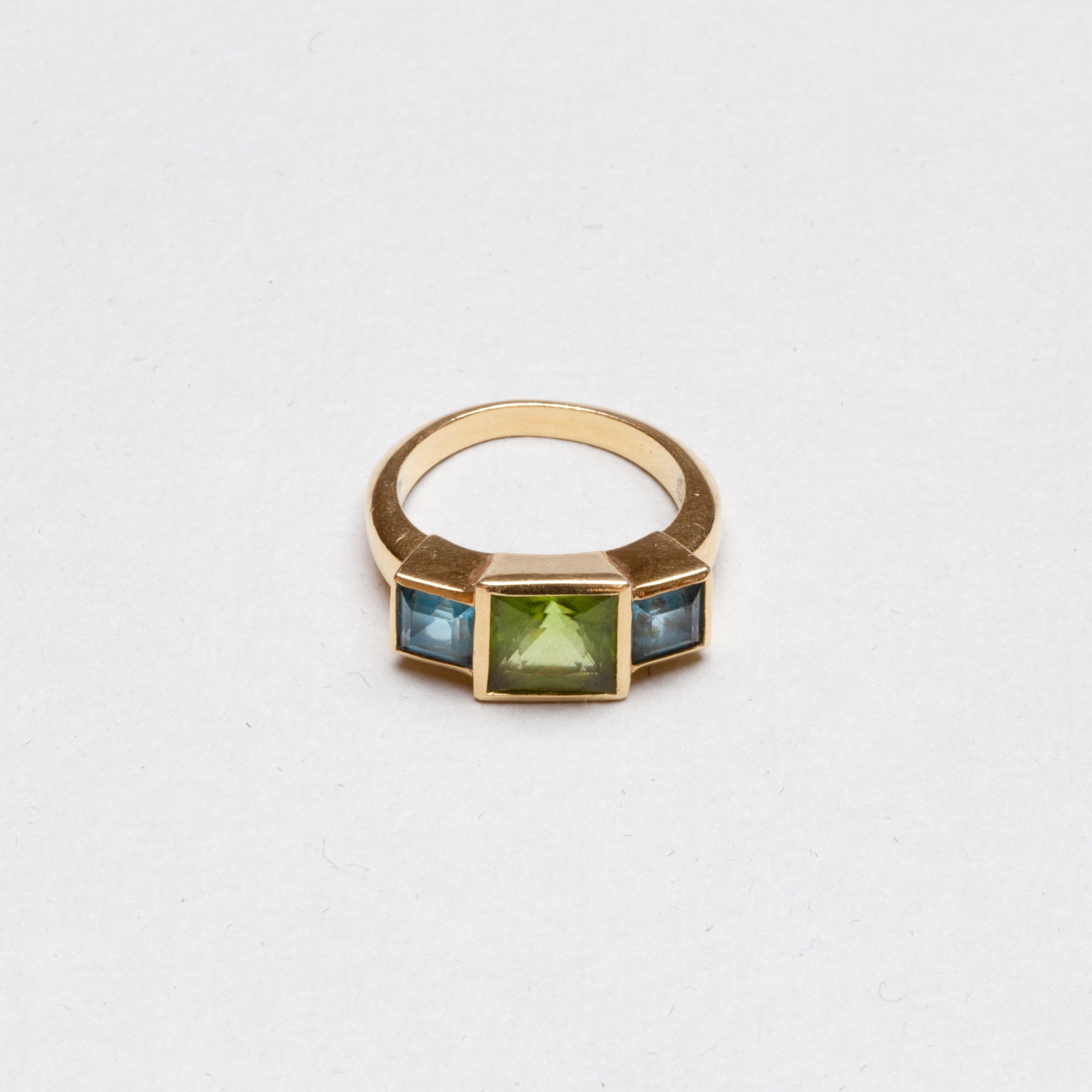 Vintage 18ct Gold Ring with Peridot and Blue Topaz