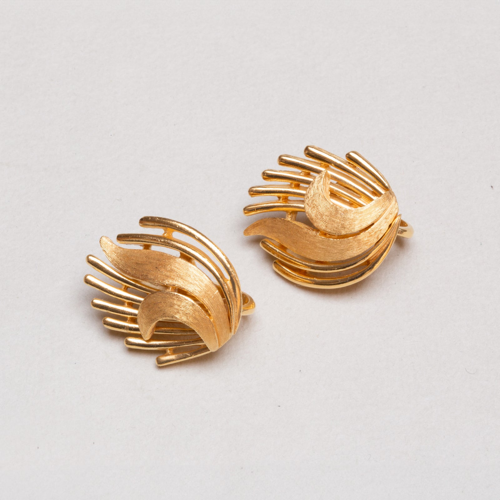 Vintage Trifari Gold Clip-on Earrings