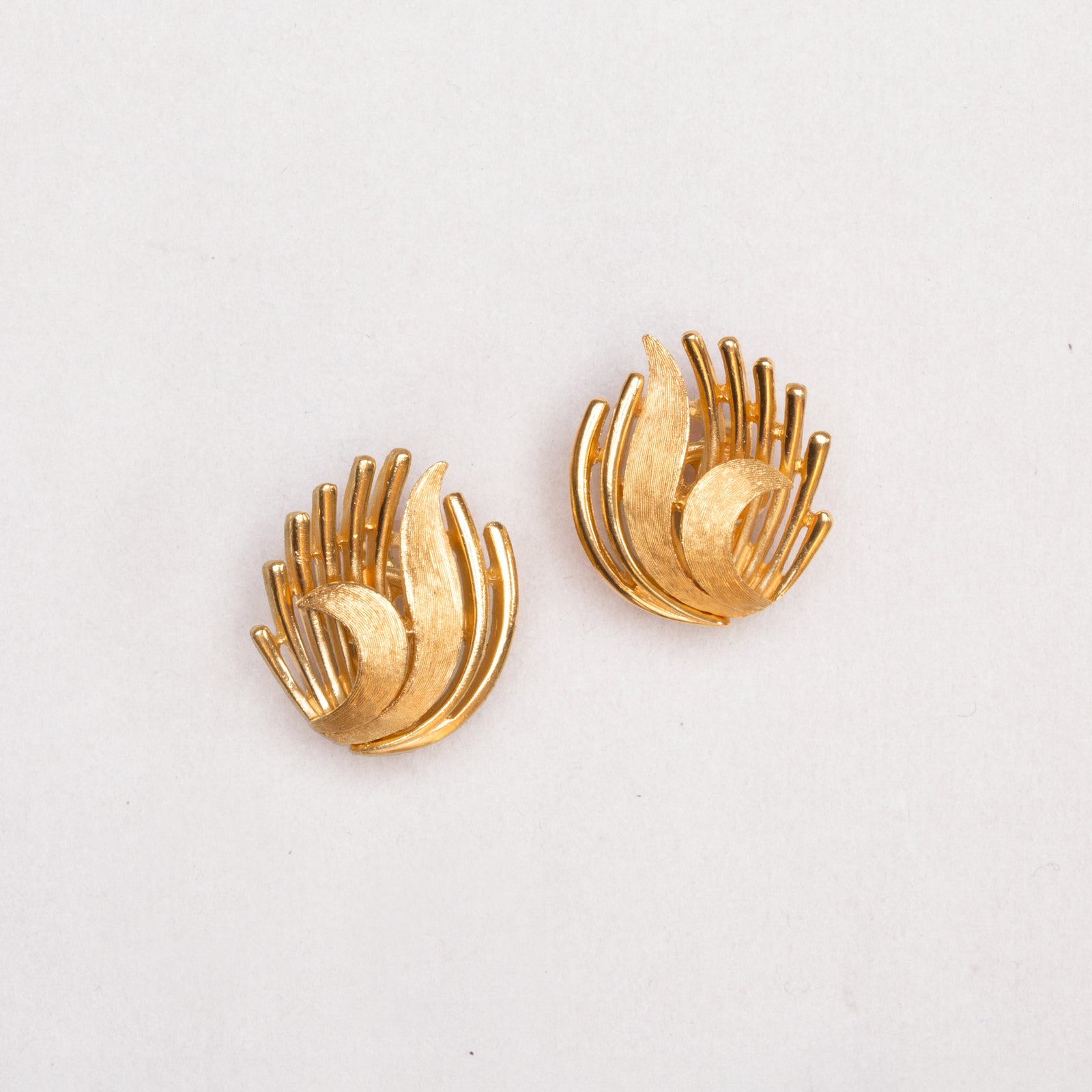 Vintage Trifari Gold Clip-on Earrings