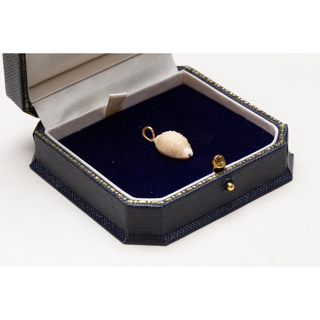 Villa Milano Shell Charm Pendant