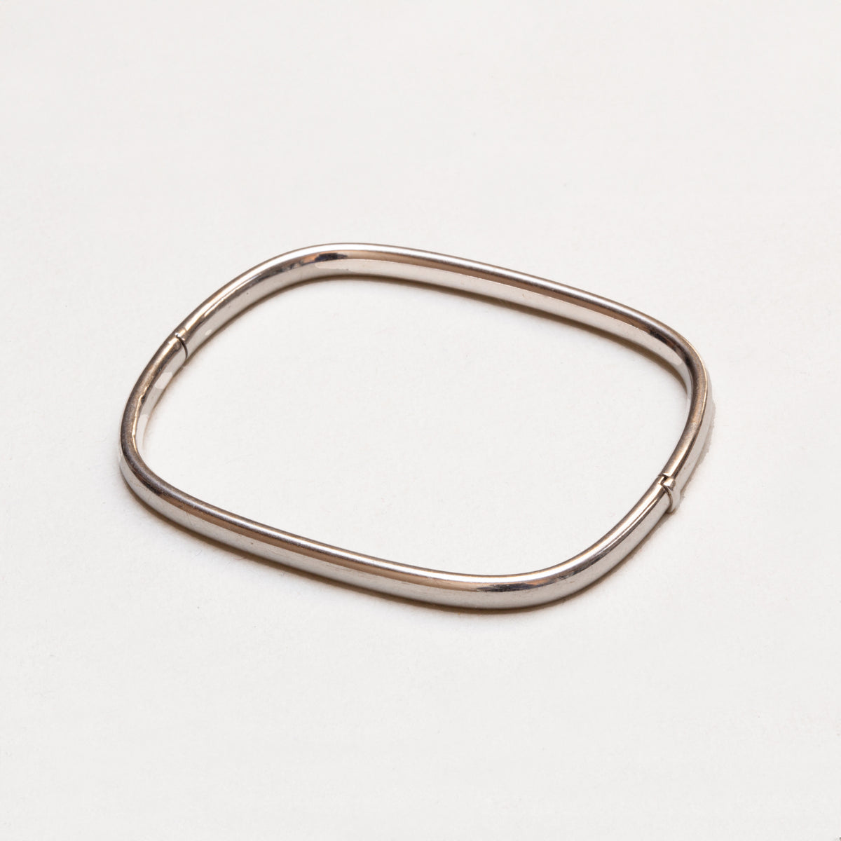 18ct White Gold Bangle Bracelet