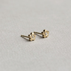 flower 9 carat stud earrings belong to the same collection and are also available on feltlondon.com 