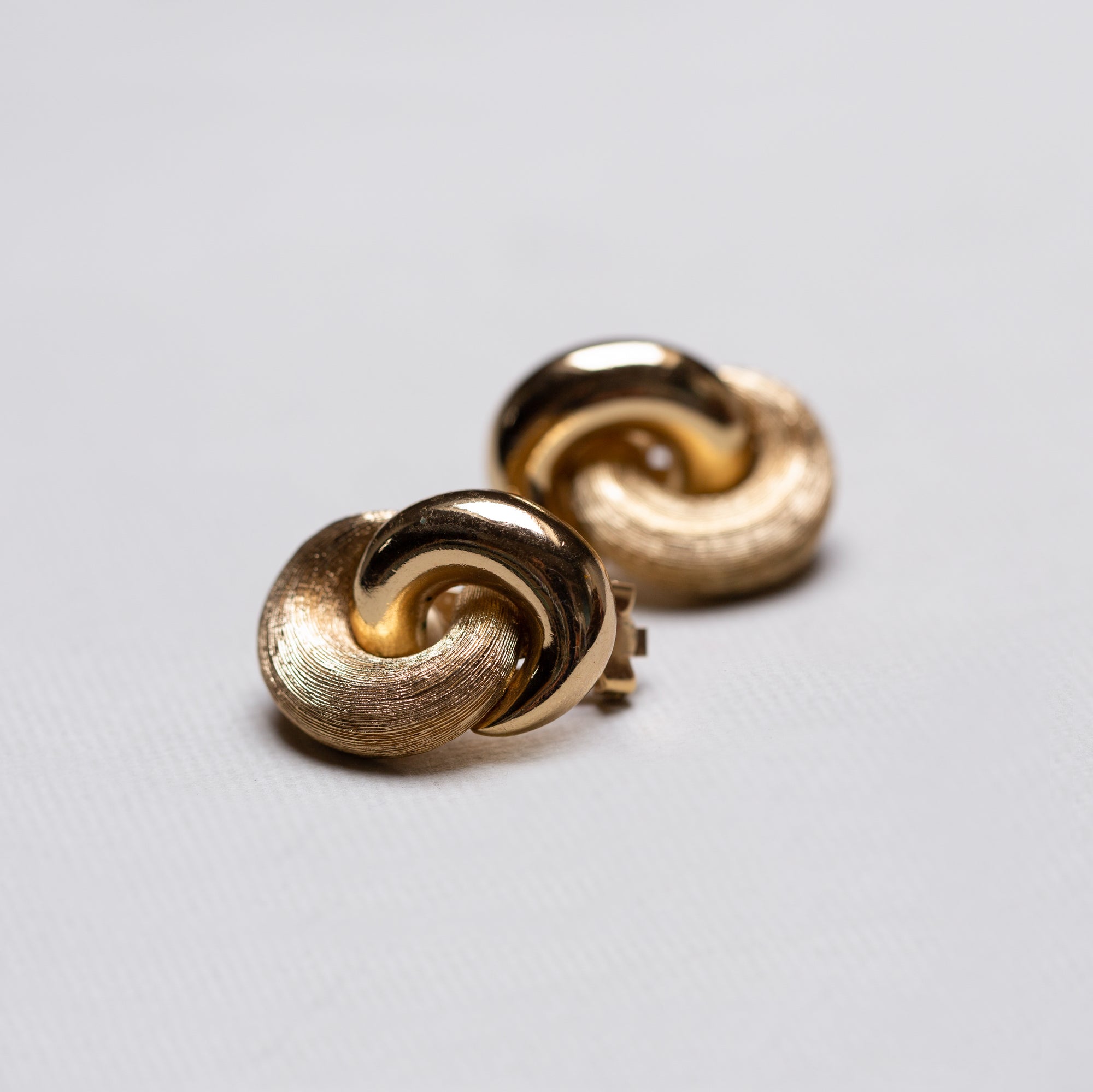 Vintage Gold Double Circle Clip-on Earrings