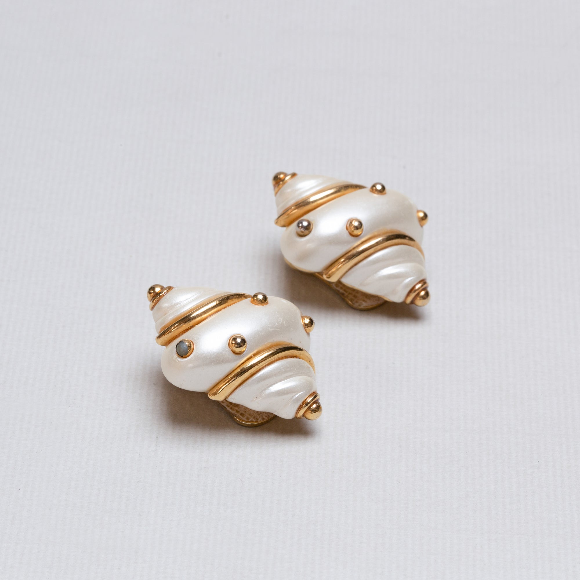 Vintage Shell Clip-on Earrings