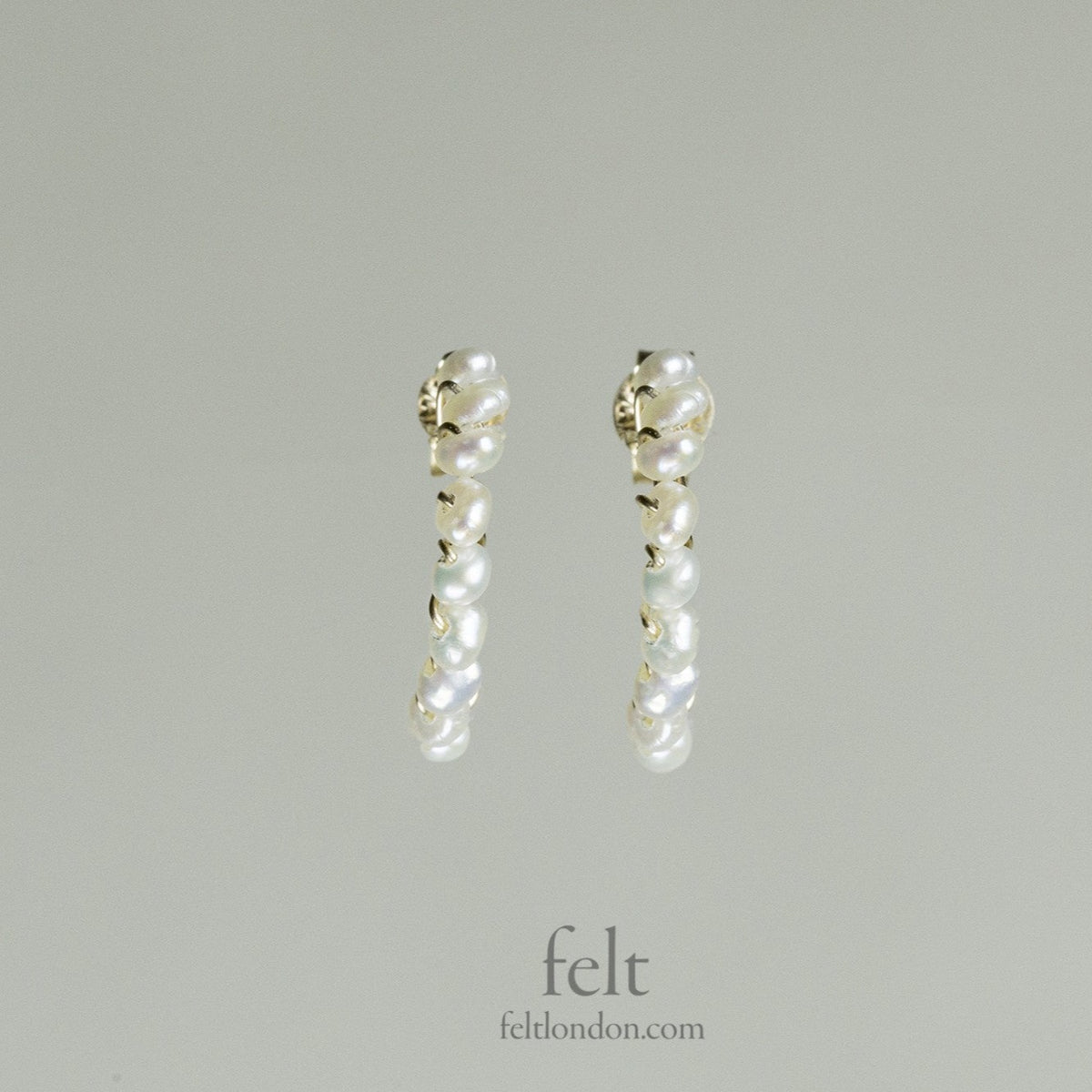 the small pearl Aga hoops front view