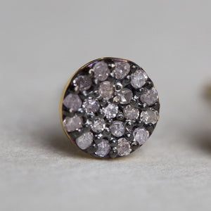a closer look at our incredible diamond disc studs, in order to show the detail we had direct them away from light!