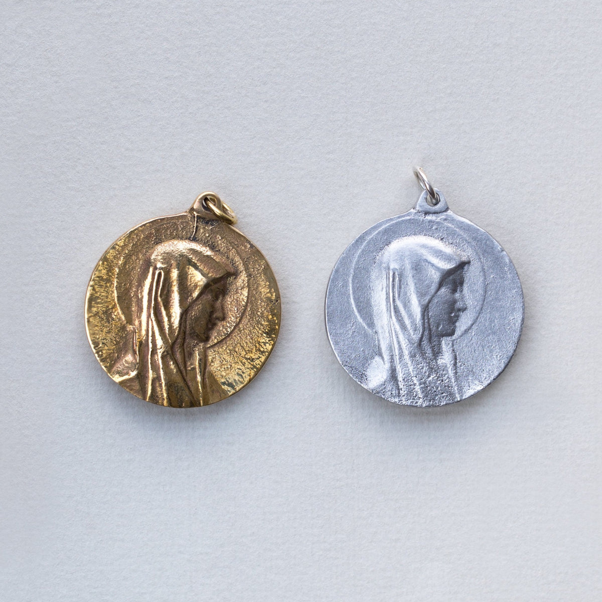 from left to right : Brass and Aluminium        